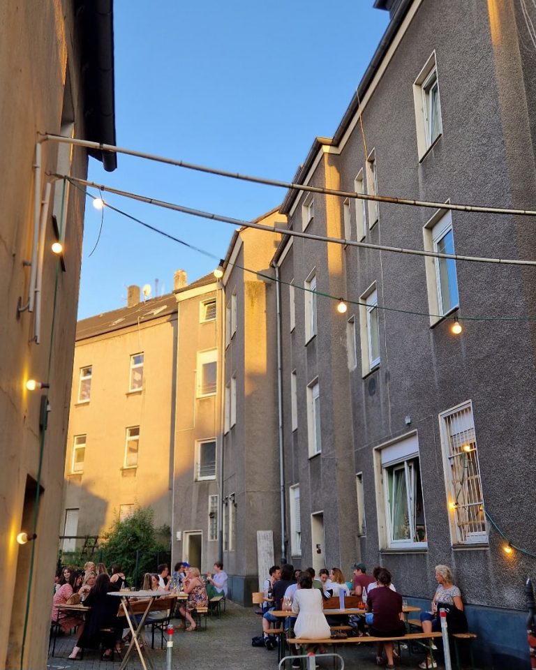 Wein, Cocktails und Gesang