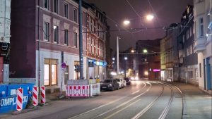Die Bochumer Straße mit Baustelle und Gleisen