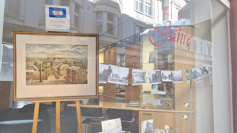 Ausstellung eines Bildes in einem Schaufenster