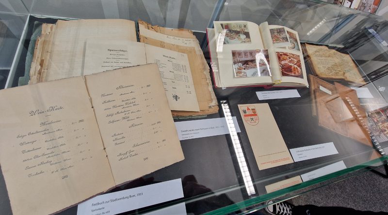 Mehrere alte Bücher