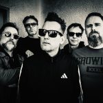 Die fünf Bandmitglieder von Decadance Dance