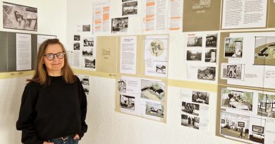 Gabi Tautorat in dem Projektraum im Halfmannshof