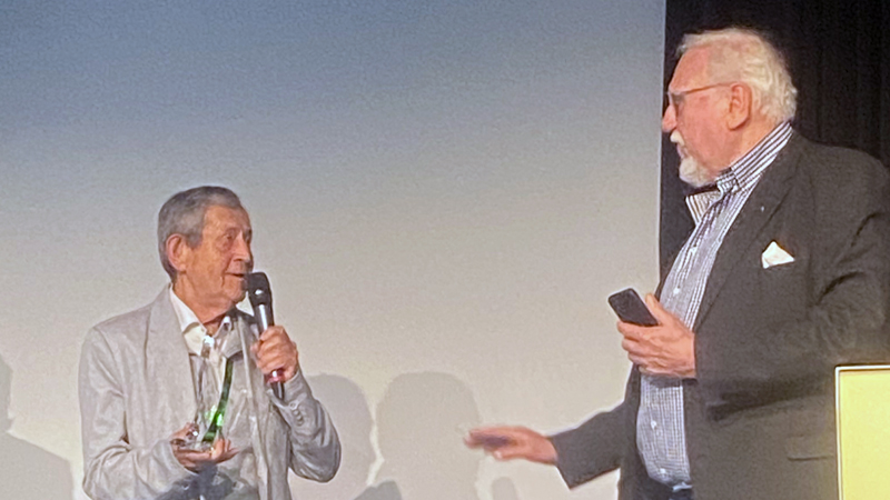 Reinhold Adam und Bezirksbürgermeister Joachim Gill