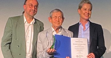 Verleihung des Grasreiner-Preises, v.l.n.r.: Volker Bruckmann, Reinhold Adam und Oberbürgermeisterin Andrea Henze