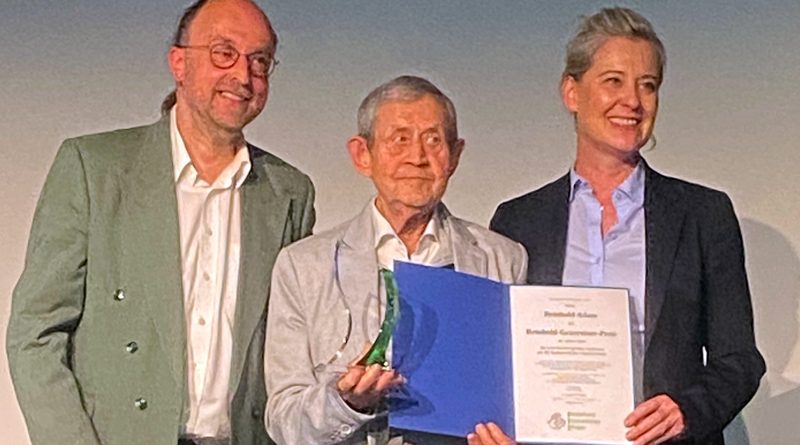 Verleihung des Grasreiner-Preises, v.l.n.r.: Volker Bruckmann, Reinhold Adam und Oberbürgermeisterin Andrea Henze