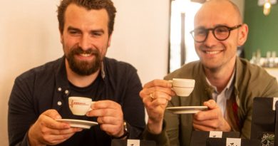 Marius Rupieper und Josef Bathen präsentieren ihren Kaffee made in Gelsen.