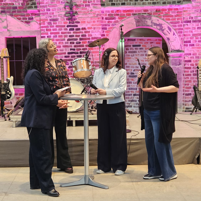 Panel Talk: v.l.n.r.: Moderatorin Nadia Aboulwafi, Schauspielerin und Kulturakteurin Amira Bakhit-Eickmeier, Kulturreferatsleiterin Andrea Lamest und Kirsten Lipka (Bloggerin und Journalistin, gelsenmylove)
