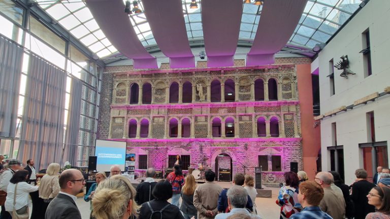 Kulturempfang Publikum vor der Kulisse des Schloss Horst