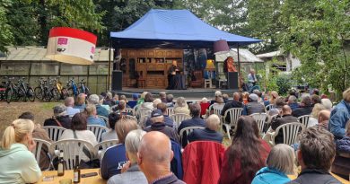 Der Metropolengarten und sein Publikum während des Literaturfestivals 2025