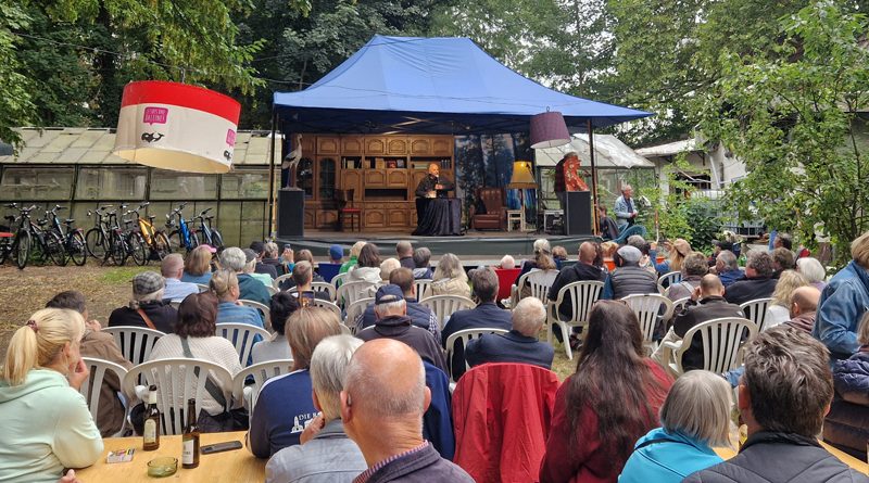 Der Metropolengarten und sein Publikum während des Literaturfestivals 2025