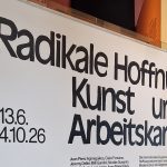 Radikale Hoffnung Eingangsschild im Kunstmuseum zur neuen Ausstellung