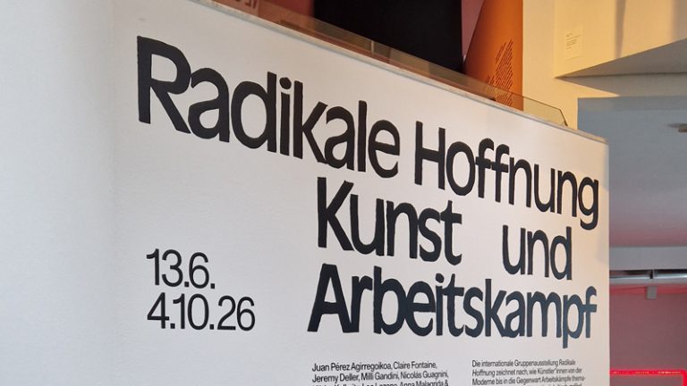 Radikale Hoffnung Eingangsschild im Kunstmuseum zur neuen Ausstellung