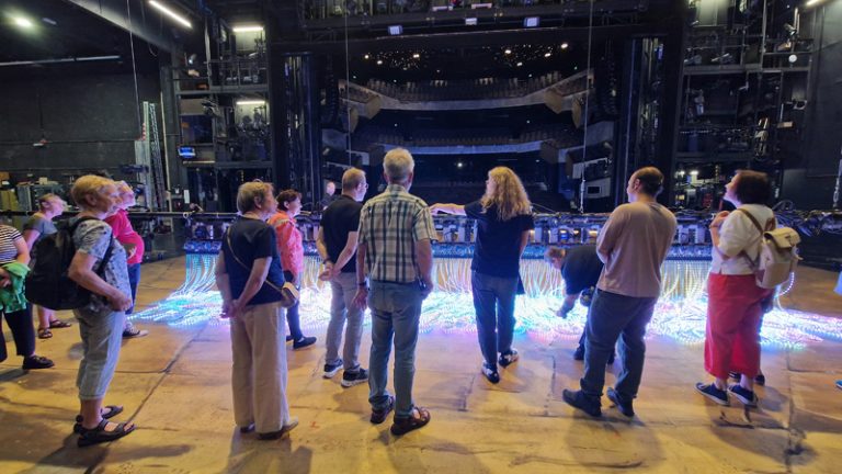 Blick hinter die Kulissen des Musiktheaters