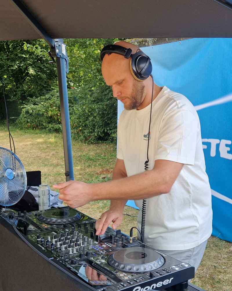 Für das Afterwork-Event im Einsatz: DJ Szechuan&E