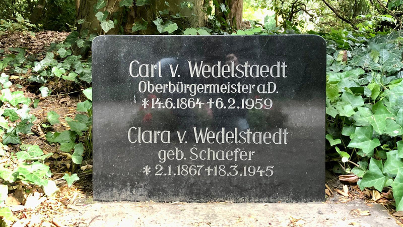 Grabstein des Ehepaars von Wedelstaedt