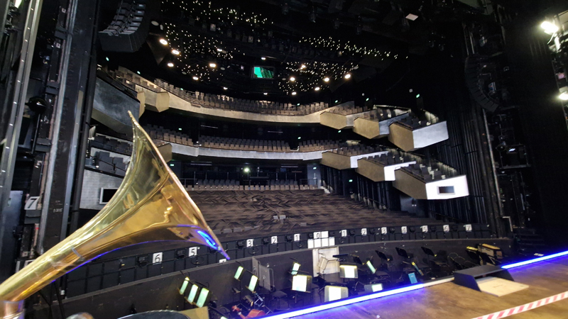 Blick von der Bühne in den Zuschauerraum des Musiktheaters